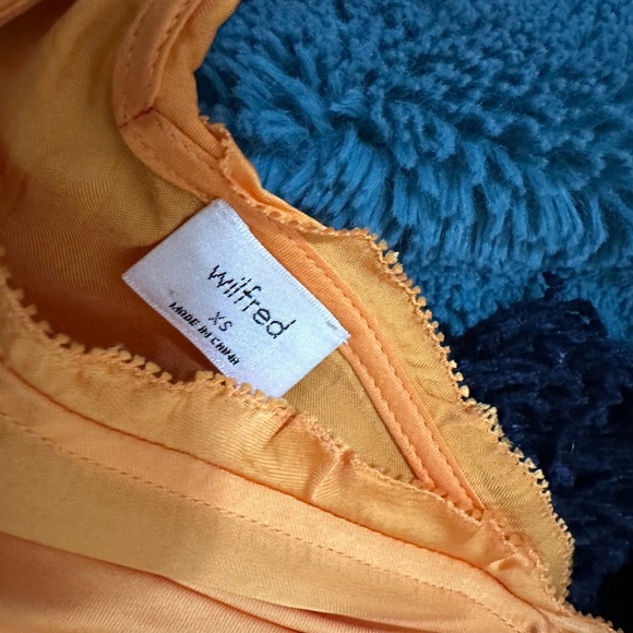 Bright orange aritzia silk tank top - Picture 2 of 3